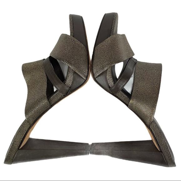 COLE HAAN / NIKE AIR Gold Leather Slide Sandals -7 - Picture 7 of 15